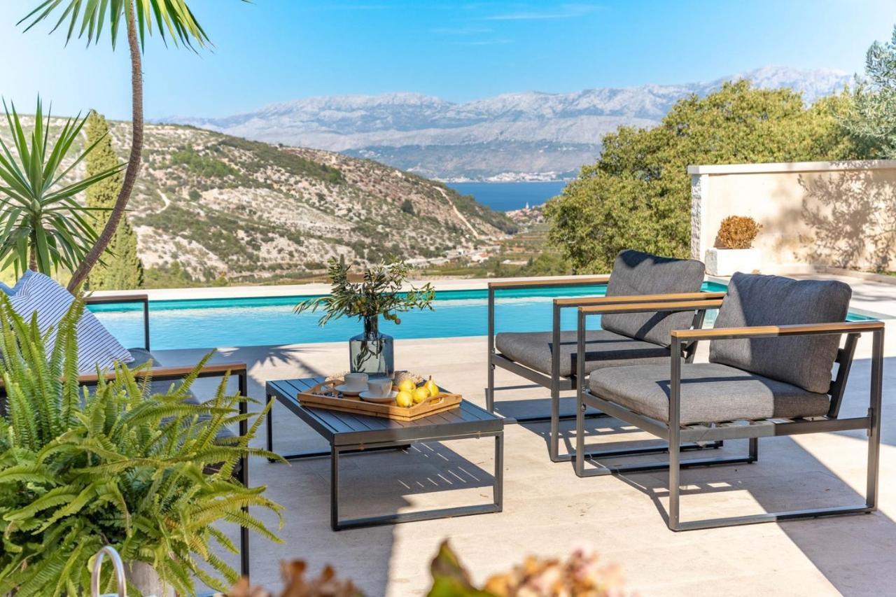 New Villa Ani! Traditional And Luxurious 4-Bedroom Villa With Heated Pool And Sea Views Postira Buitenkant foto