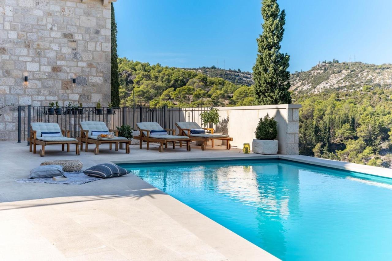 New Villa Ani! Traditional And Luxurious 4-Bedroom Villa With Heated Pool And Sea Views Postira Buitenkant foto