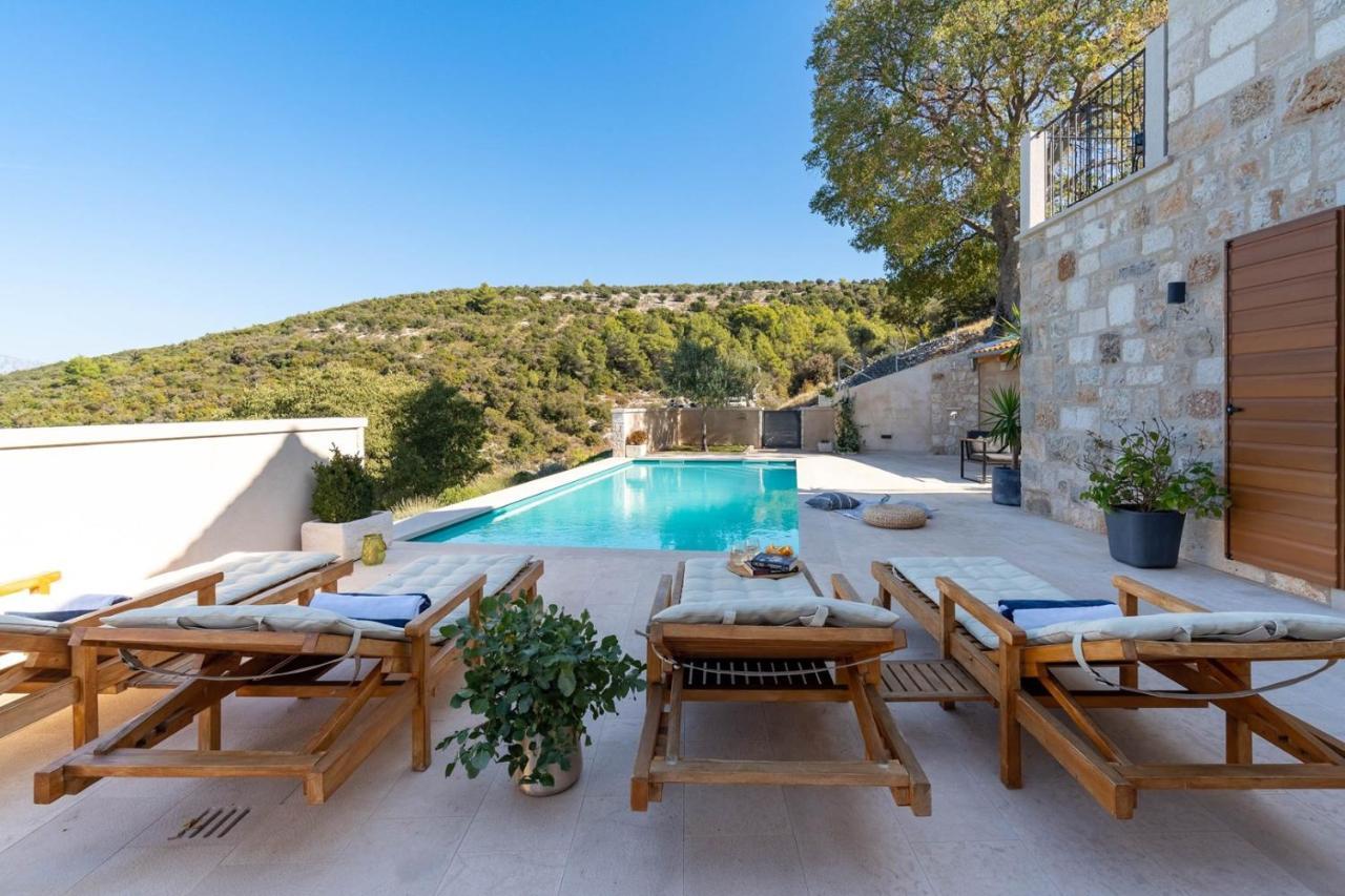 New Villa Ani! Traditional And Luxurious 4-Bedroom Villa With Heated Pool And Sea Views Postira Buitenkant foto