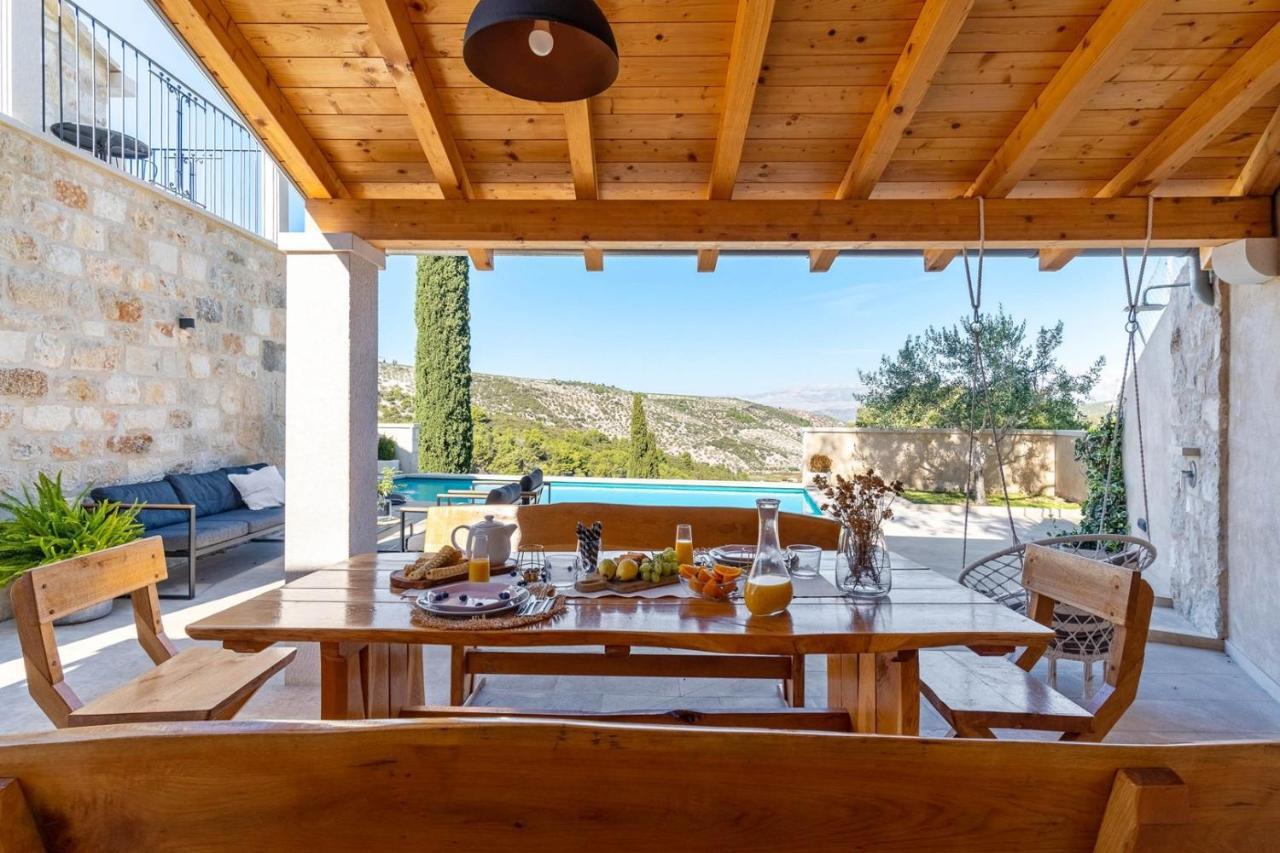 New Villa Ani! Traditional And Luxurious 4-Bedroom Villa With Heated Pool And Sea Views Postira Buitenkant foto