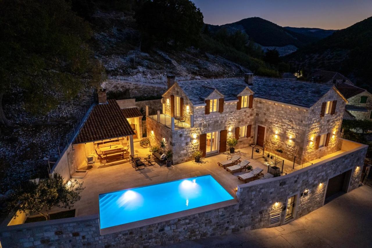 New Villa Ani! Traditional And Luxurious 4-Bedroom Villa With Heated Pool And Sea Views Postira Buitenkant foto