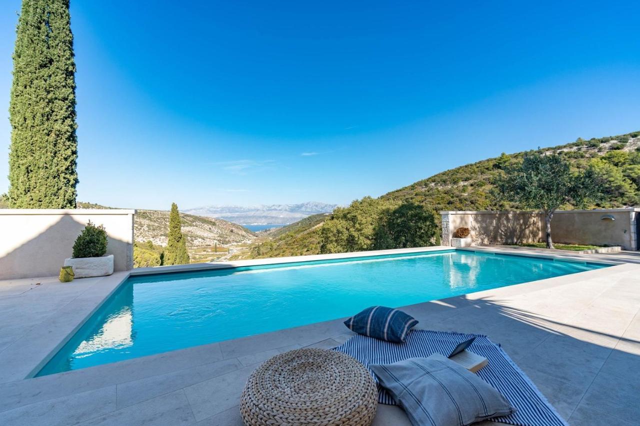 New Villa Ani! Traditional And Luxurious 4-Bedroom Villa With Heated Pool And Sea Views Postira Buitenkant foto