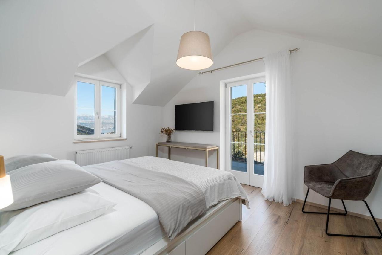 New Villa Ani! Traditional And Luxurious 4-Bedroom Villa With Heated Pool And Sea Views Postira Buitenkant foto