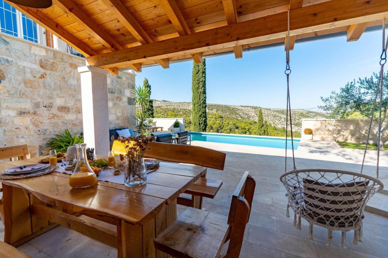 New Villa Ani! Traditional And Luxurious 4-Bedroom Villa With Heated Pool And Sea Views Postira Buitenkant foto