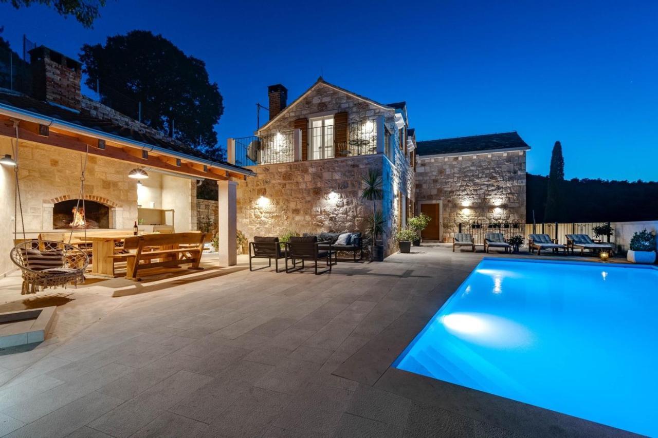 New Villa Ani! Traditional And Luxurious 4-Bedroom Villa With Heated Pool And Sea Views Postira Buitenkant foto