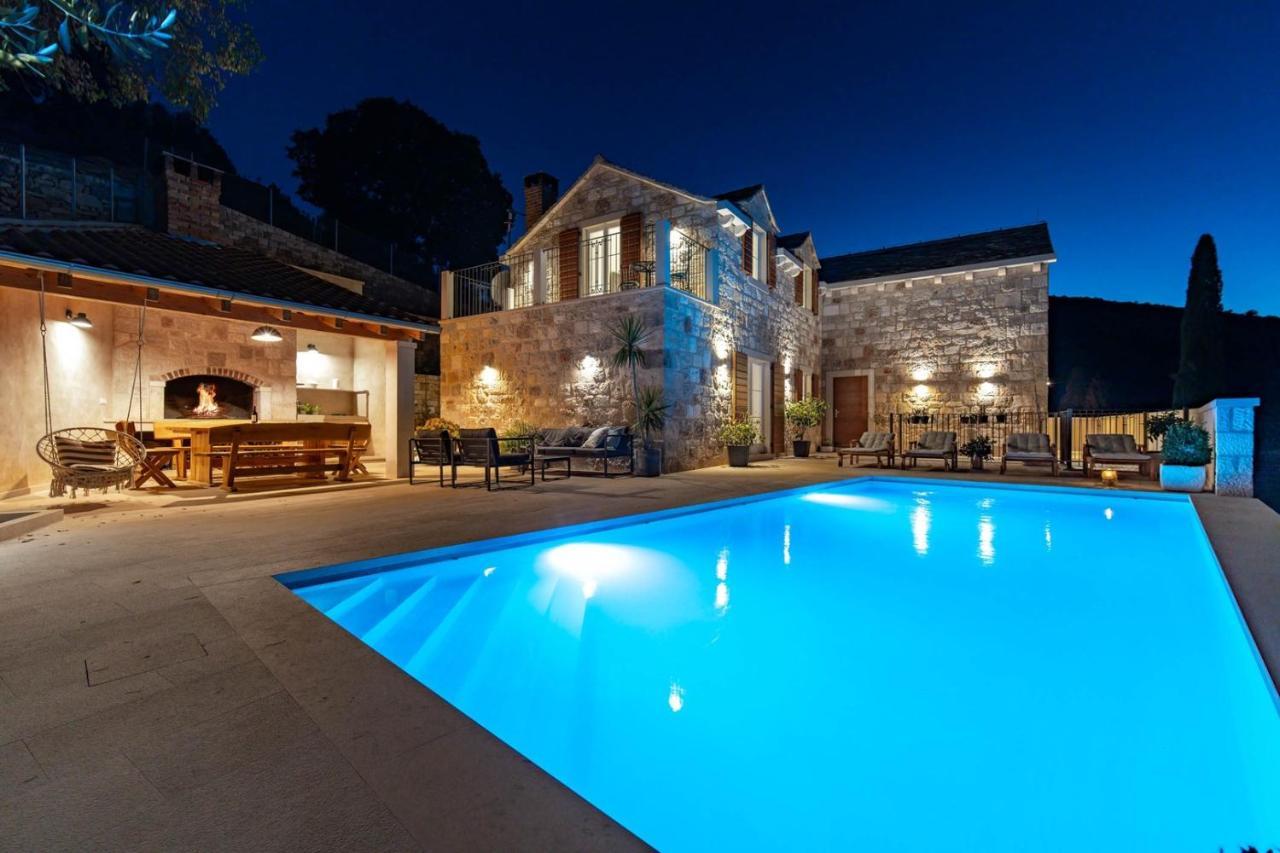 New Villa Ani! Traditional And Luxurious 4-Bedroom Villa With Heated Pool And Sea Views Postira Buitenkant foto