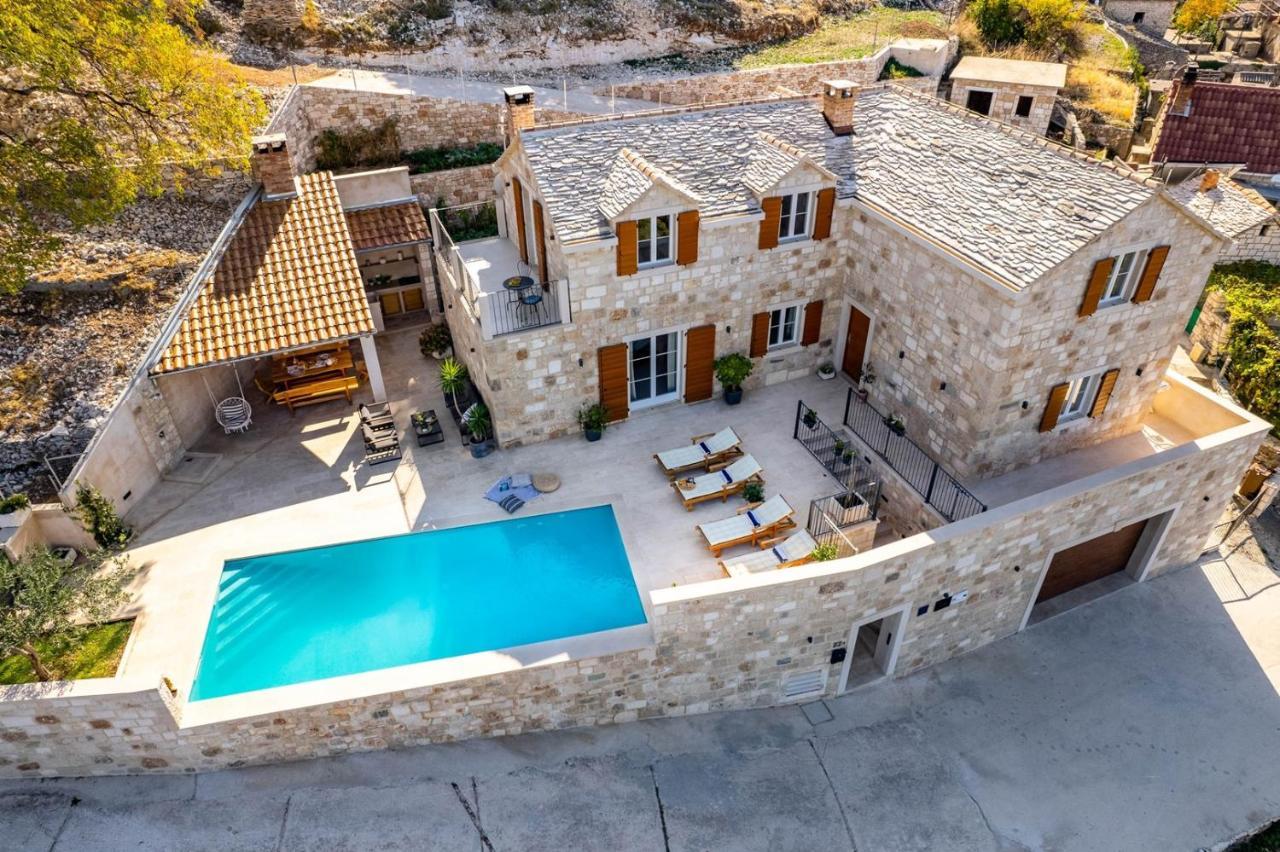 New Villa Ani! Traditional And Luxurious 4-Bedroom Villa With Heated Pool And Sea Views Postira Buitenkant foto