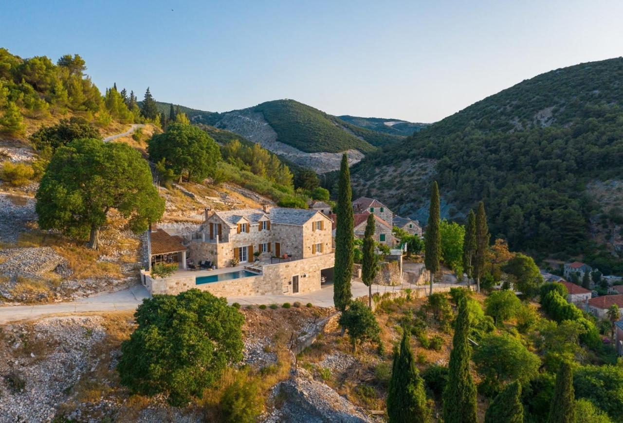 New Villa Ani! Traditional And Luxurious 4-Bedroom Villa With Heated Pool And Sea Views Postira Buitenkant foto