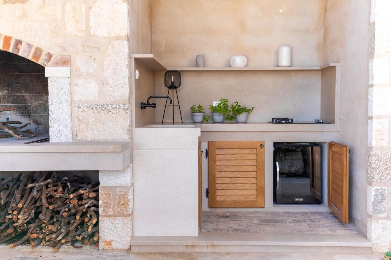 New Villa Ani! Traditional And Luxurious 4-Bedroom Villa With Heated Pool And Sea Views Postira Buitenkant foto