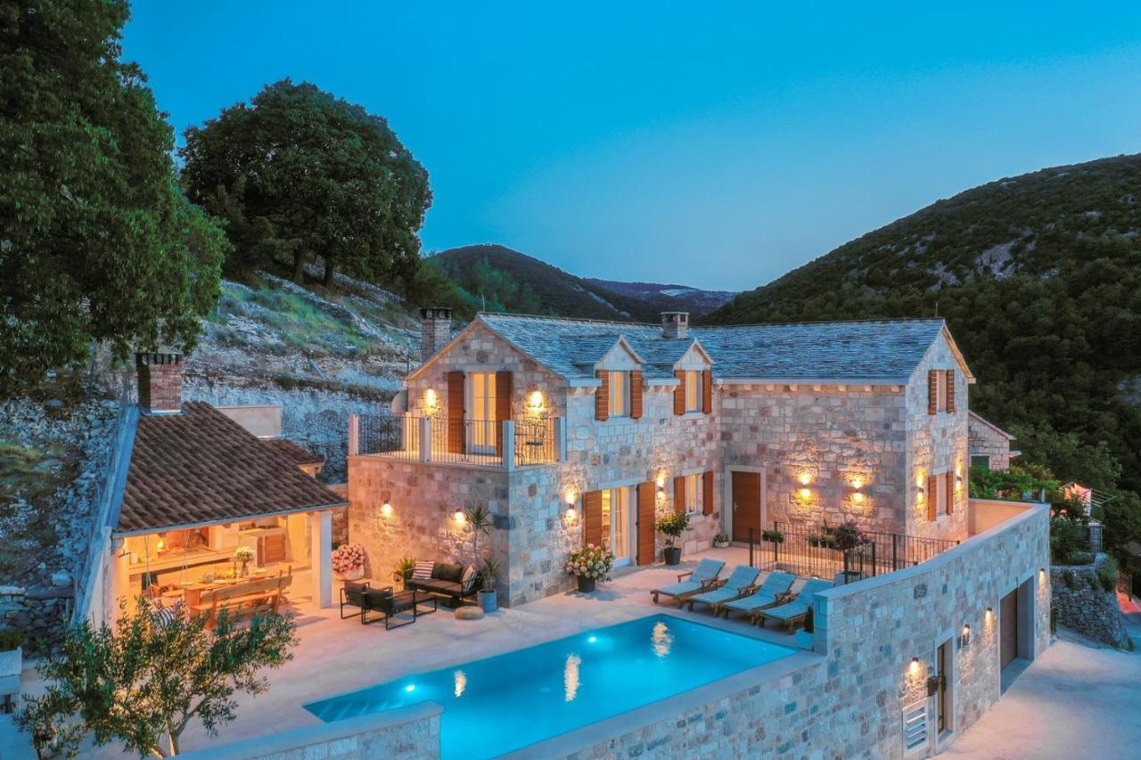 New Villa Ani! Traditional And Luxurious 4-Bedroom Villa With Heated Pool And Sea Views Postira Buitenkant foto