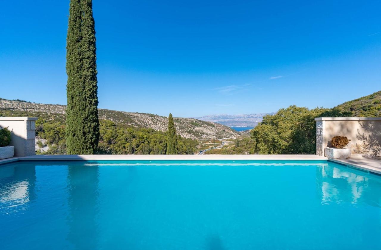 New Villa Ani! Traditional And Luxurious 4-Bedroom Villa With Heated Pool And Sea Views Postira Buitenkant foto