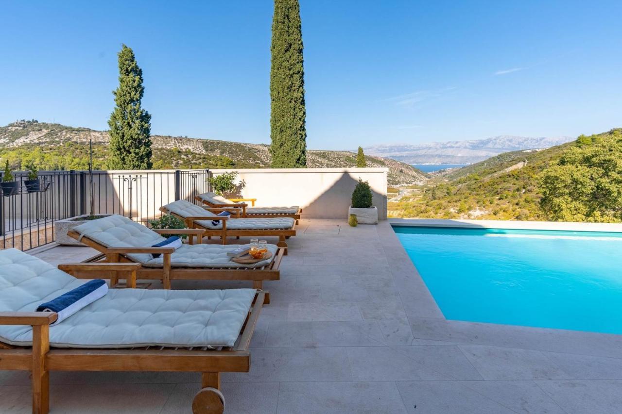 New Villa Ani! Traditional And Luxurious 4-Bedroom Villa With Heated Pool And Sea Views Postira Buitenkant foto