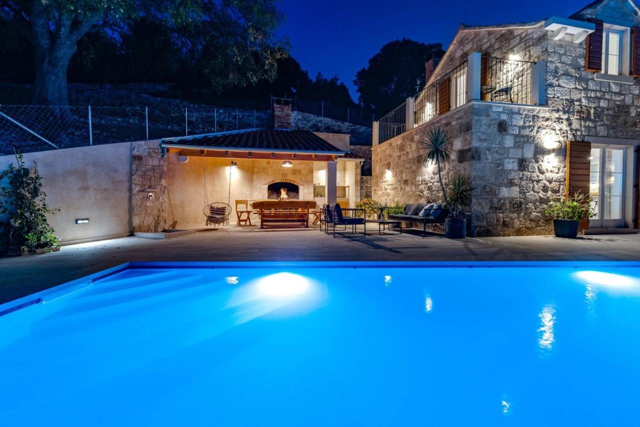 New Villa Ani! Traditional And Luxurious 4-Bedroom Villa With Heated Pool And Sea Views Postira Buitenkant foto